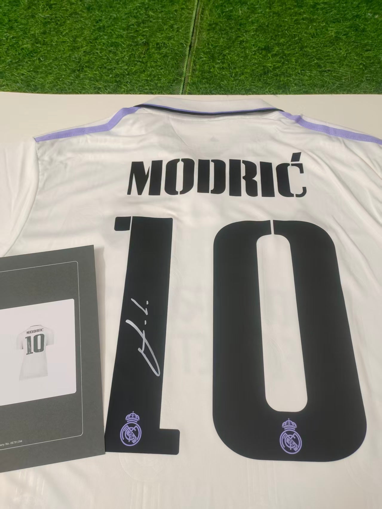 Luka Modrić Real Madrid 22/23 Season Home Autograph Jersey Icons coa