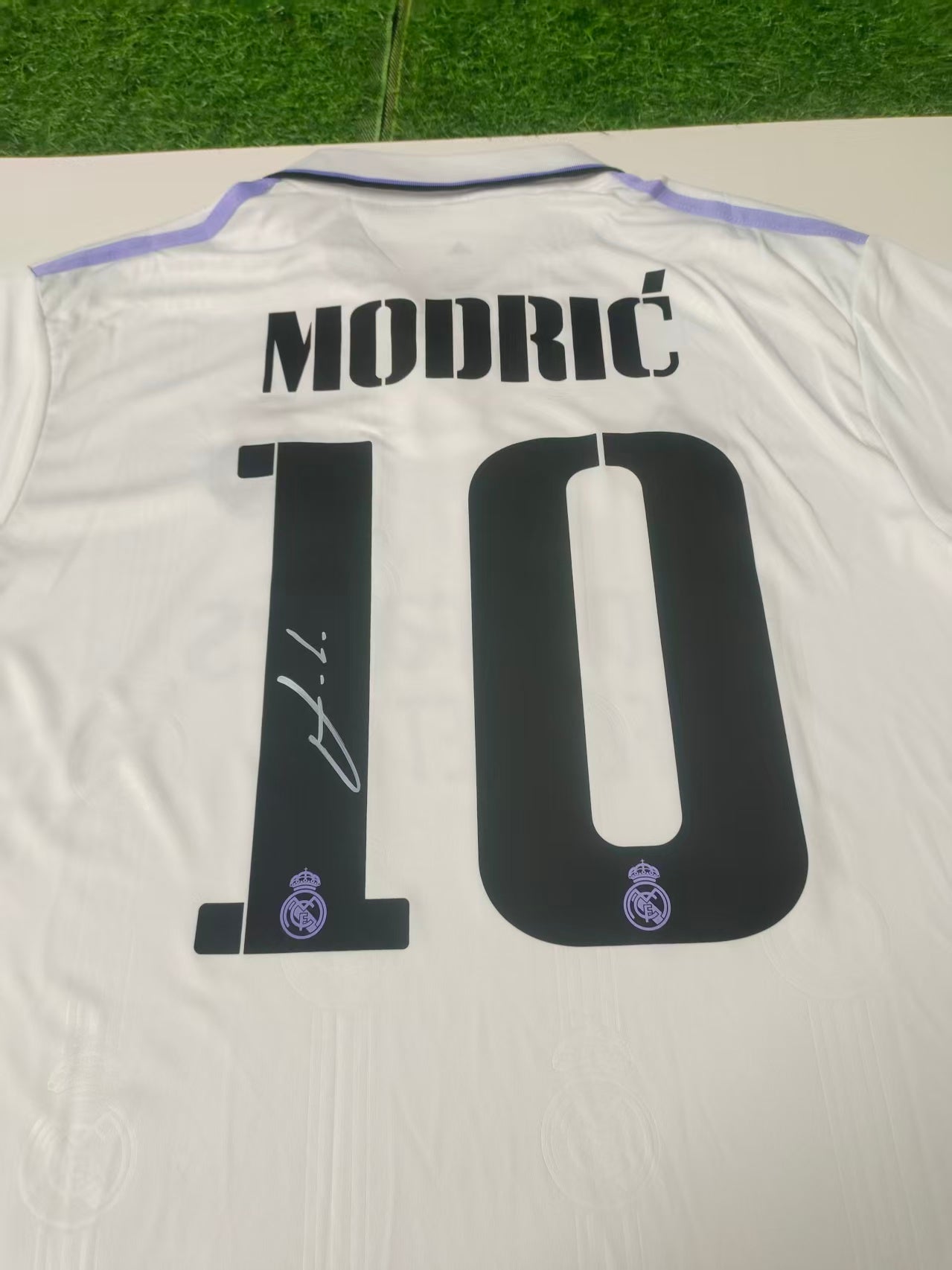 Luka Modrić Real Madrid 22/23 Season Home Autograph Jersey Icons coa